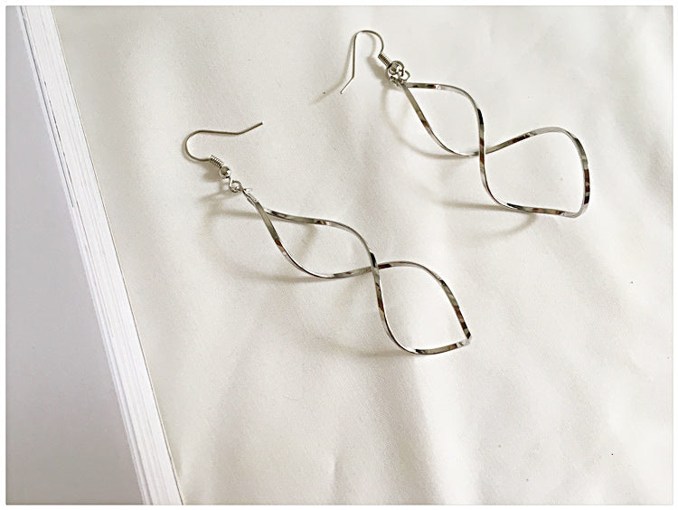 Minimalist Spiral Wave Stud Earrings for Women