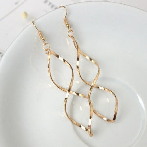 Minimalist Spiral Wave Stud Earrings for Women